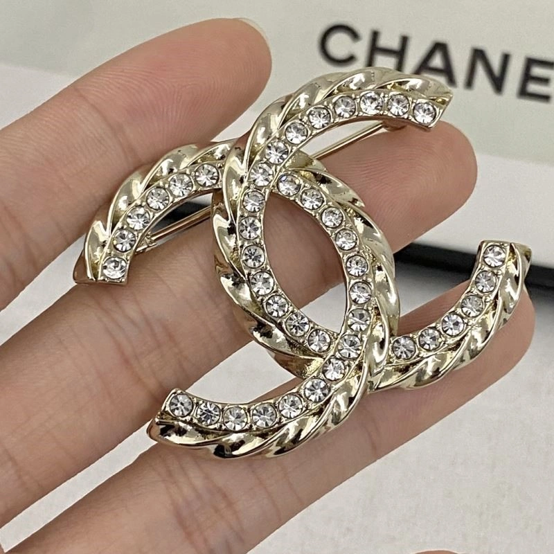 Versatile Chanel Brooches 225535