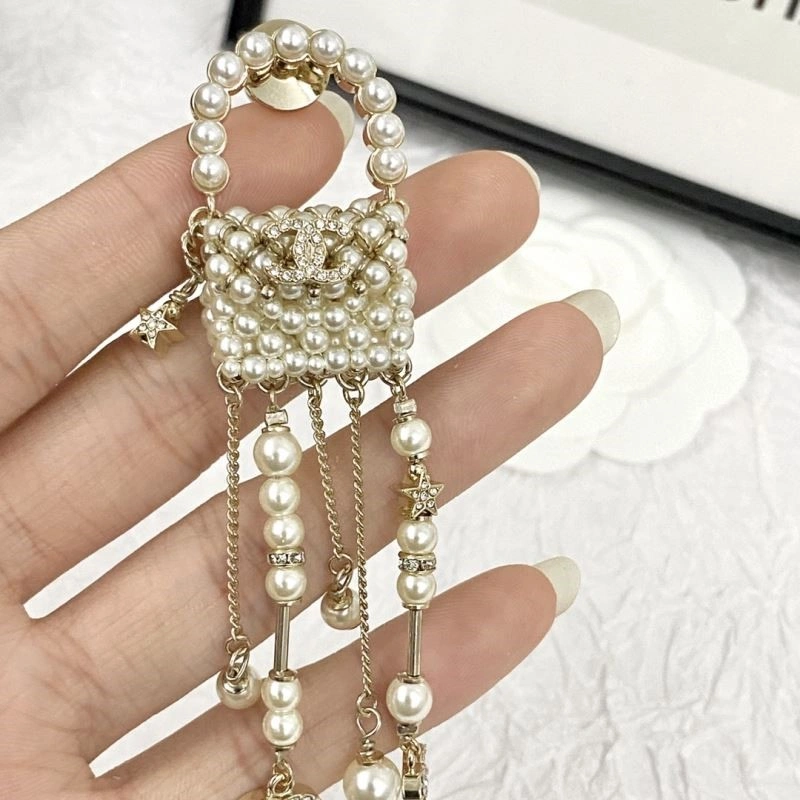 UrbanChic Chanel Brooches 225542