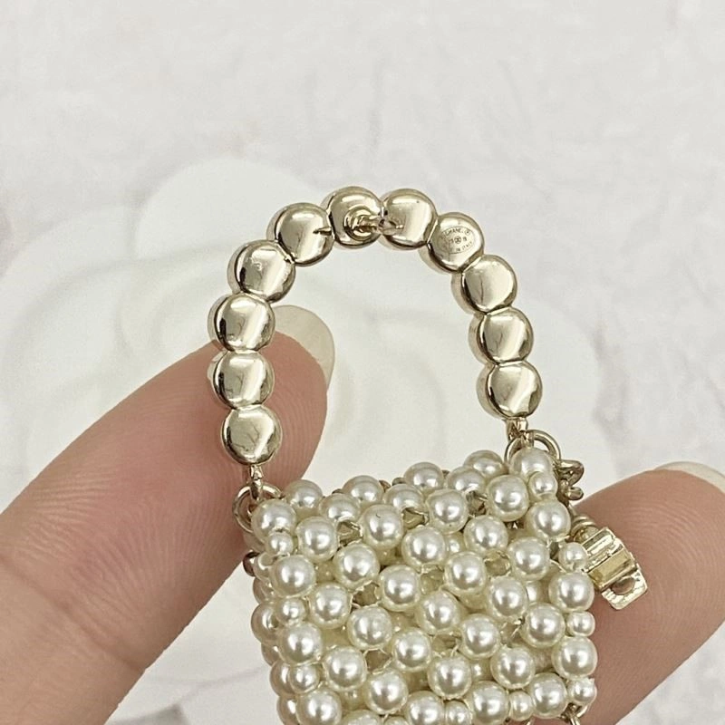 UrbanChic Chanel Brooches 225542