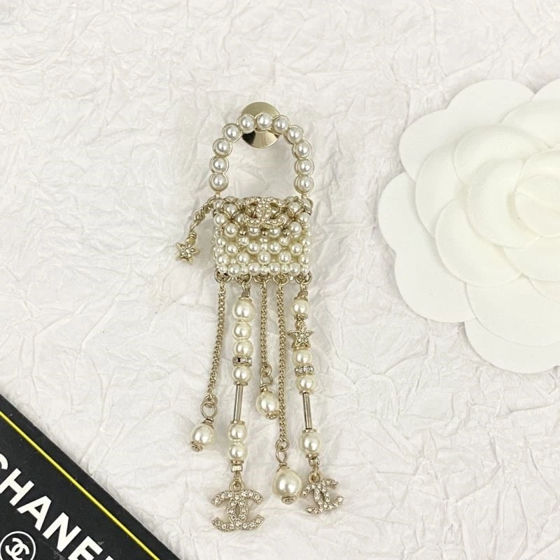 UrbanChic Chanel Brooches 225542