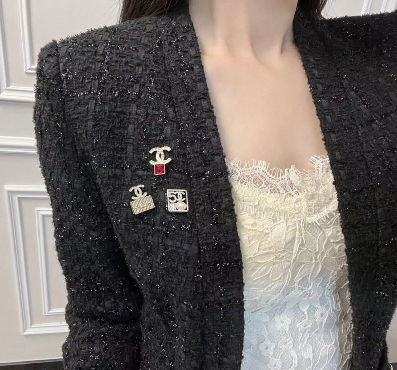 Stretchable Chanel Brooches 225539