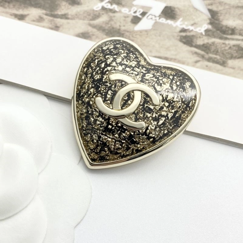 UrbanChic Chanel Brooches 225524
