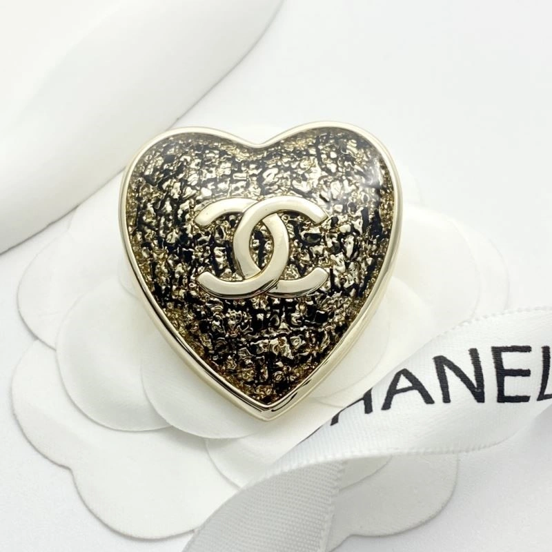 UrbanChic Chanel Brooches 225524