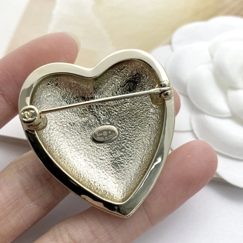 UrbanChic Chanel Brooches 225524