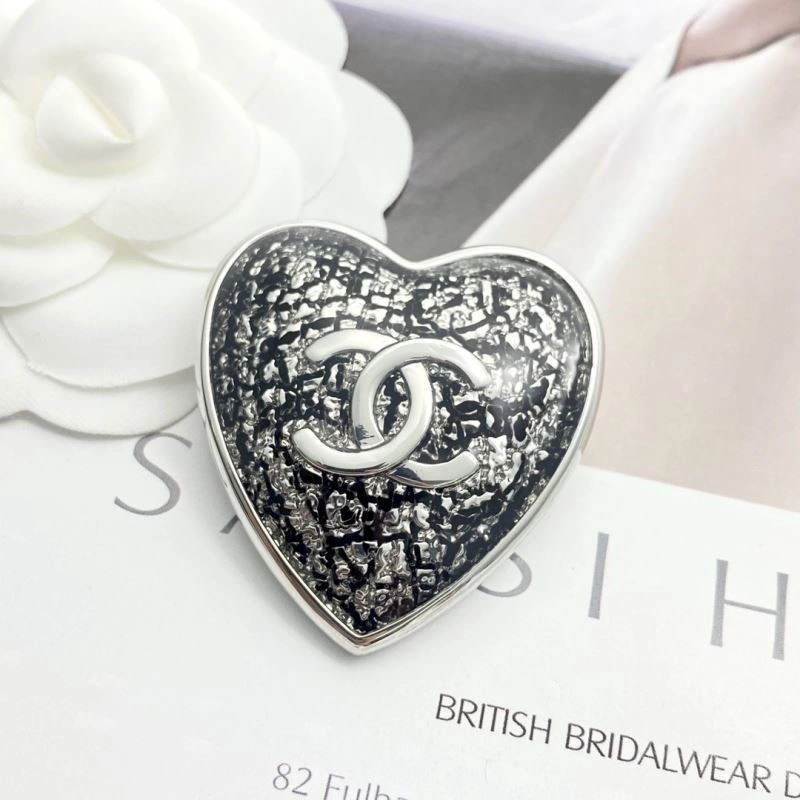 Chanel Brooches Snug 225523