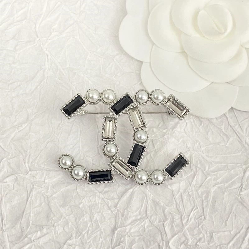 FashionForward Chanel Brooches 225531
