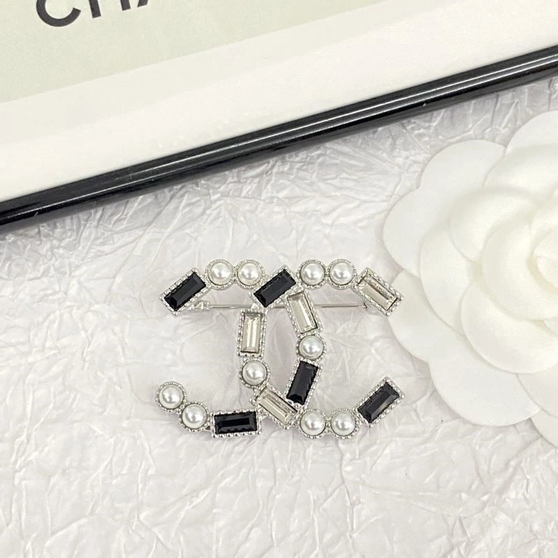 FashionForward Chanel Brooches 225531