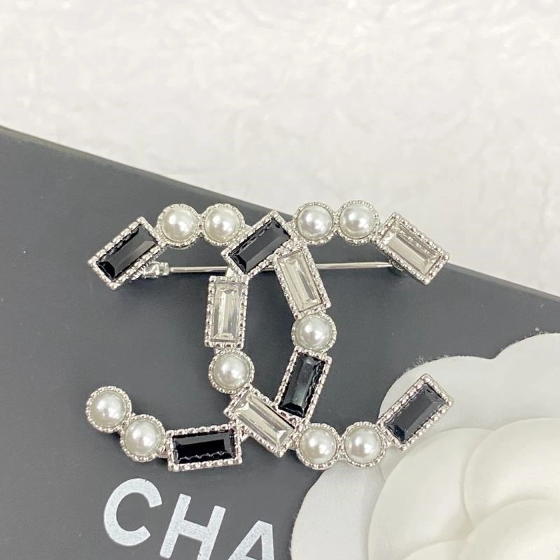 FashionForward Chanel Brooches 225531