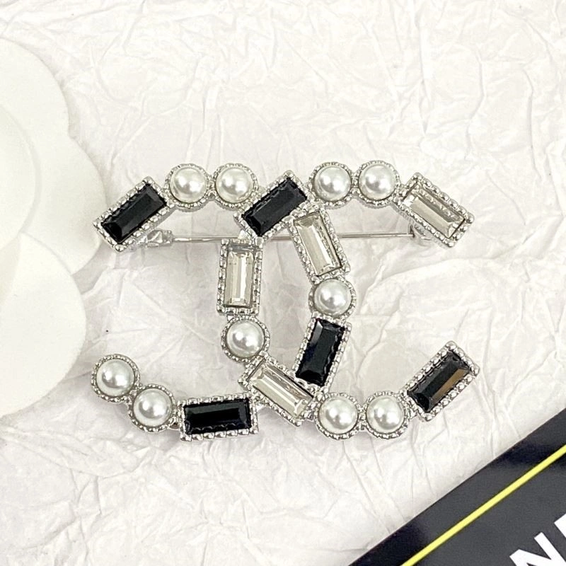 FashionForward Chanel Brooches 225531