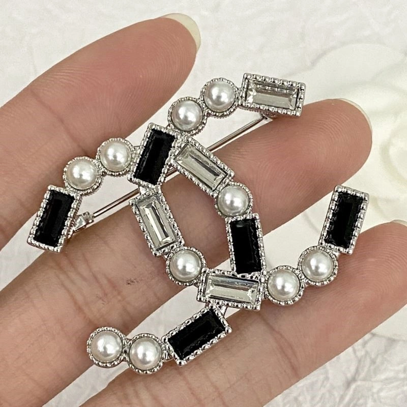 FashionForward Chanel Brooches 225531