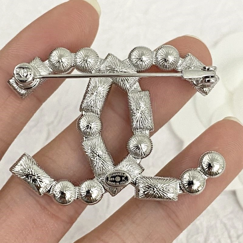 FashionForward Chanel Brooches 225531