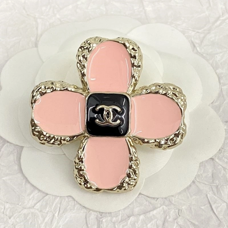 Effortless Chanel Brooches 225620