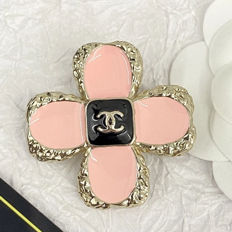 Effortless Chanel Brooches 225620