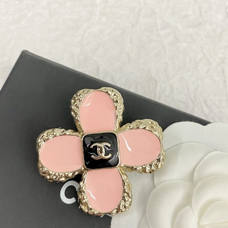 Effortless Chanel Brooches 225620