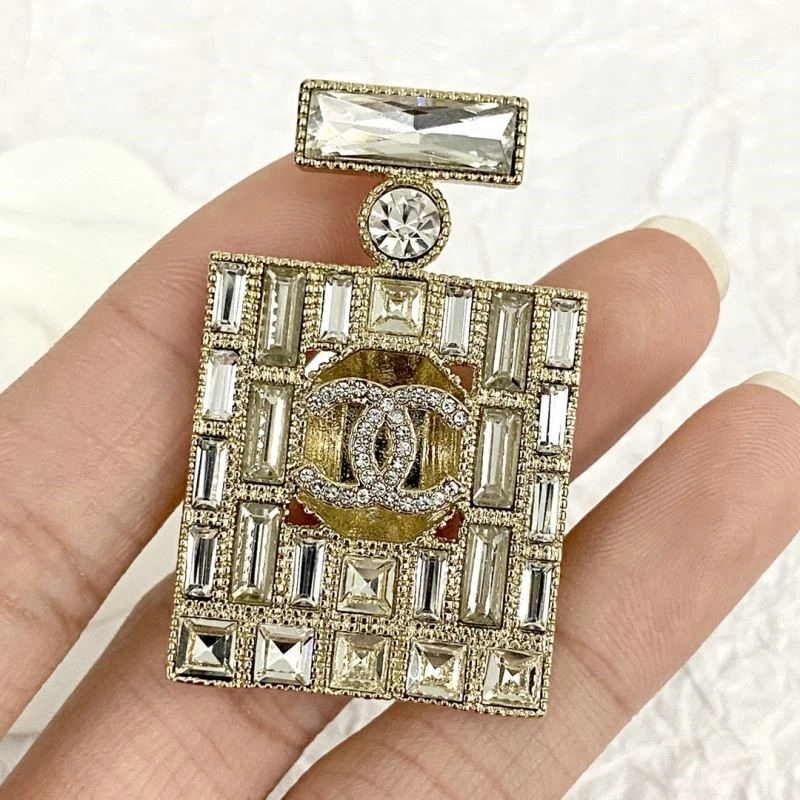 Comfortable Chanel Brooches 225508