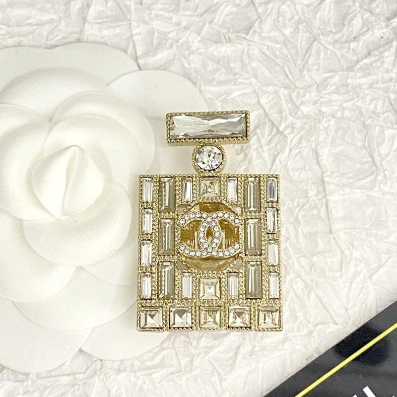 Comfortable Chanel Brooches 225508