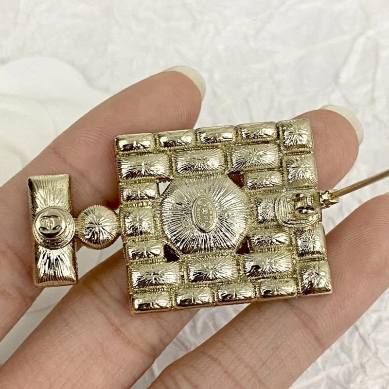 Comfortable Chanel Brooches 225508