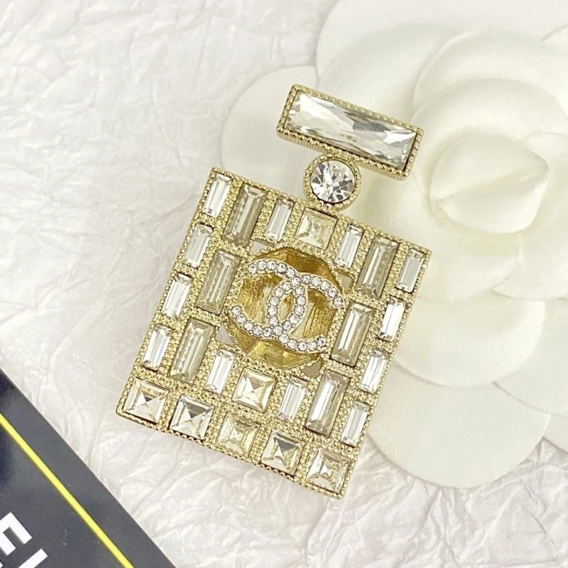 Comfortable Chanel Brooches 225508