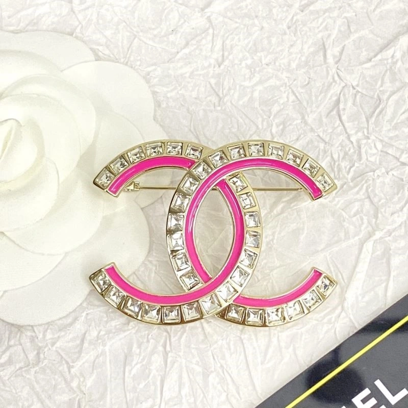 Supportive Chanel Brooches 225519