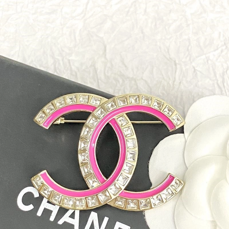 Supportive Chanel Brooches 225519