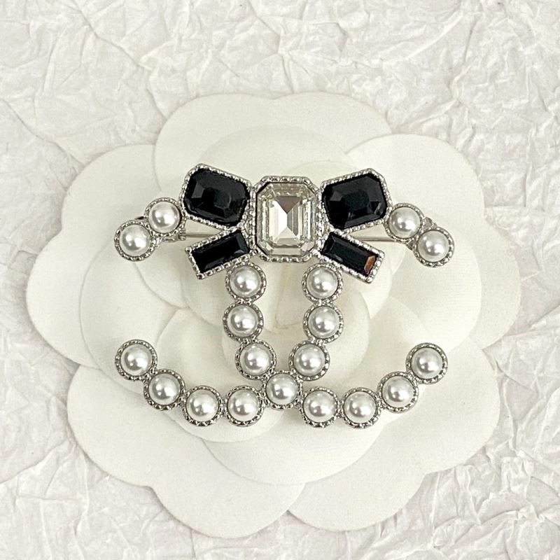 Colorful Chanel Brooches 225517