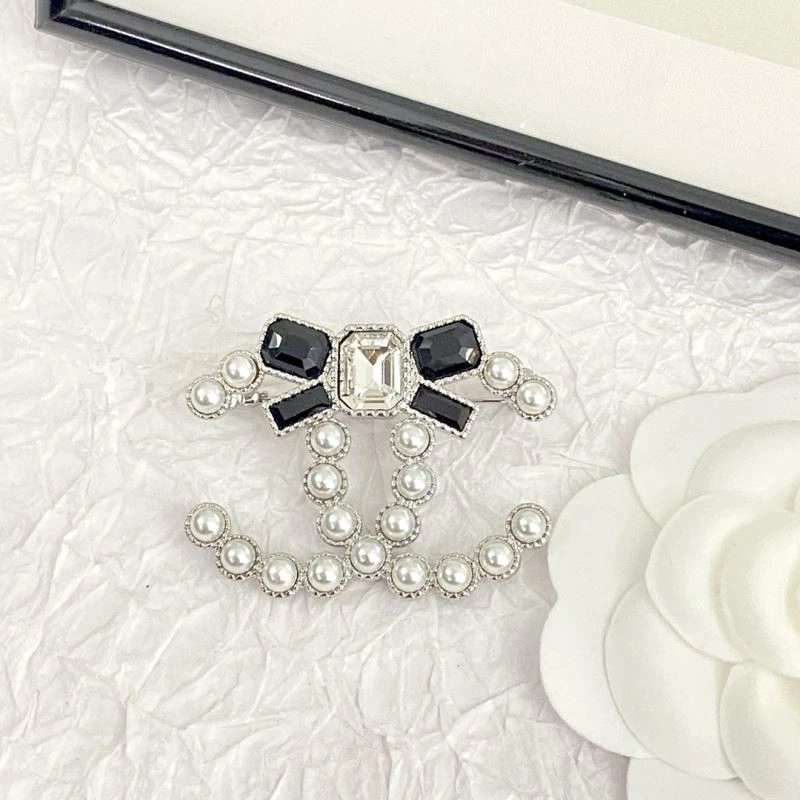 Colorful Chanel Brooches 225517