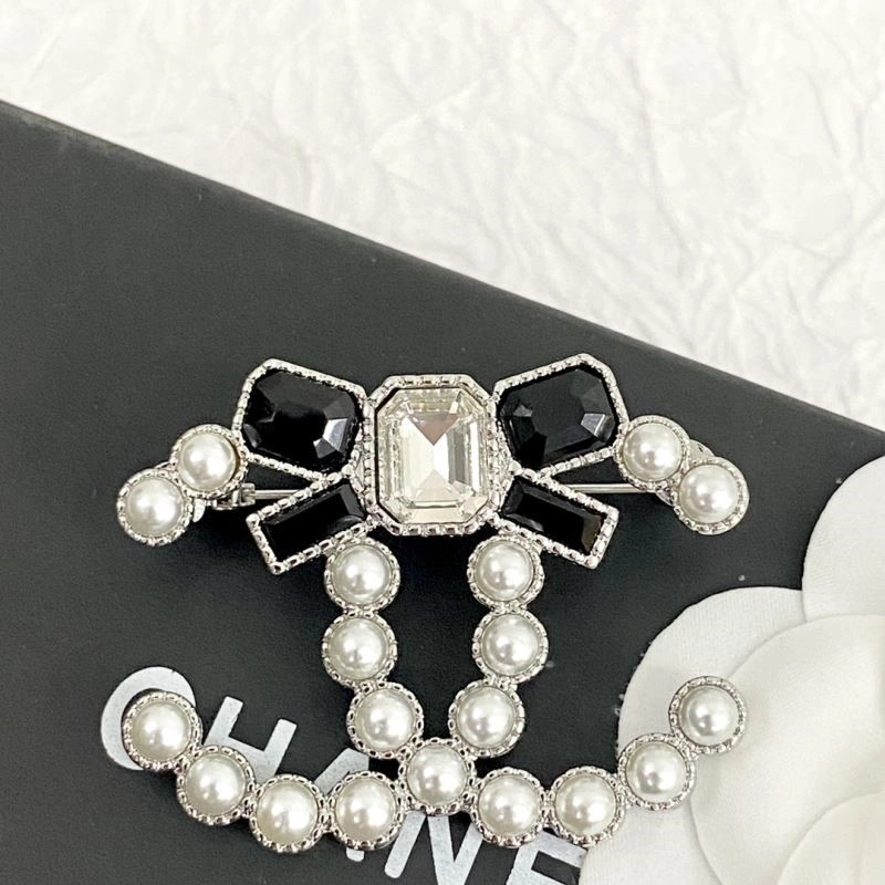 Colorful Chanel Brooches 225517