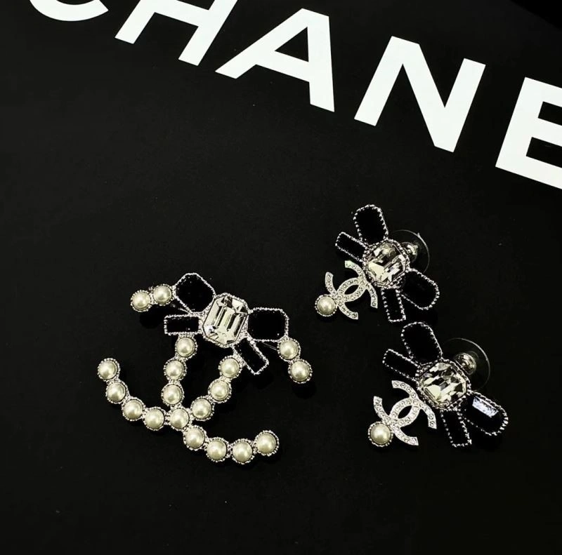 Colorful Chanel Brooches 225517