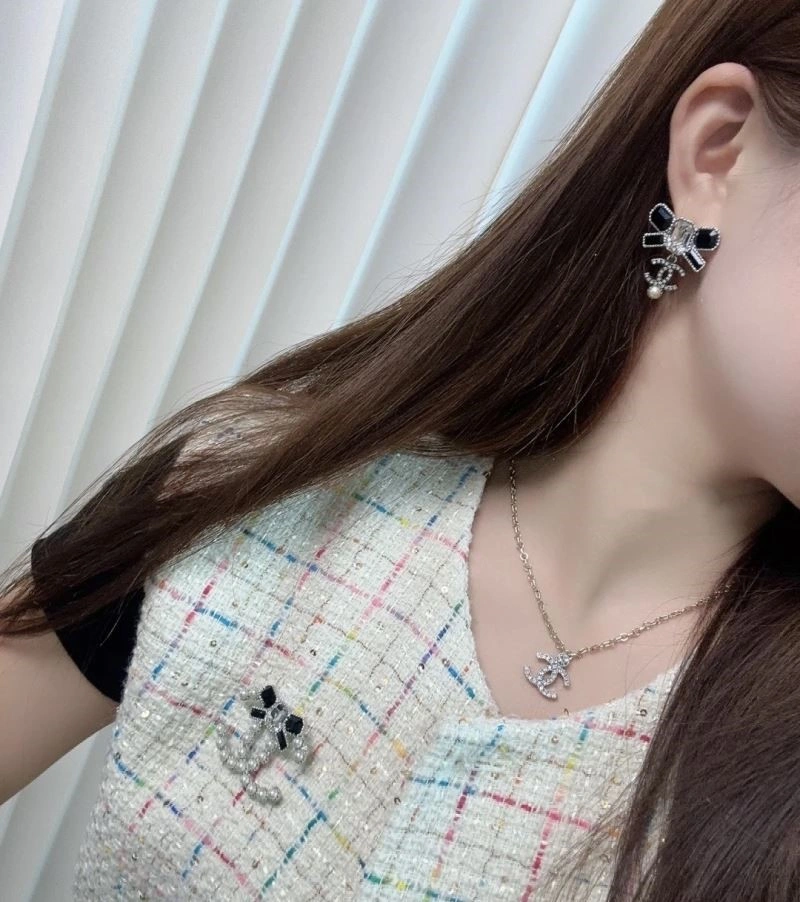 Colorful Chanel Brooches 225517