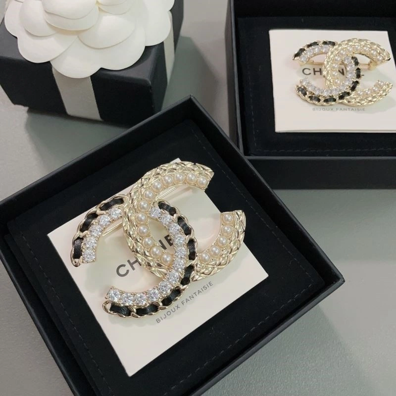 Contemporary Chanel Brooches 225513