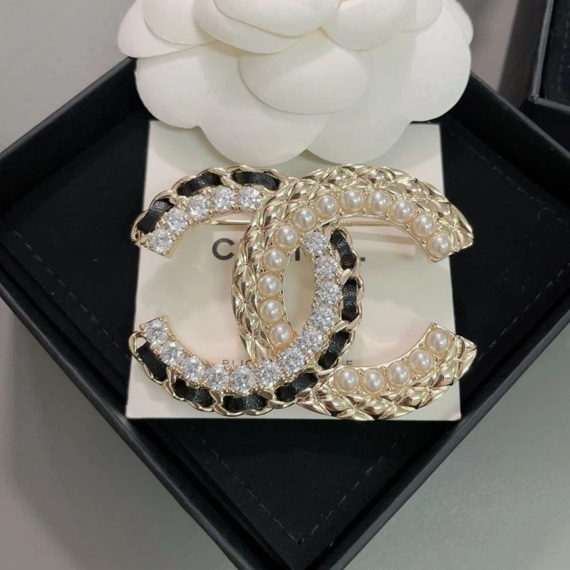 Contemporary Chanel Brooches 225513