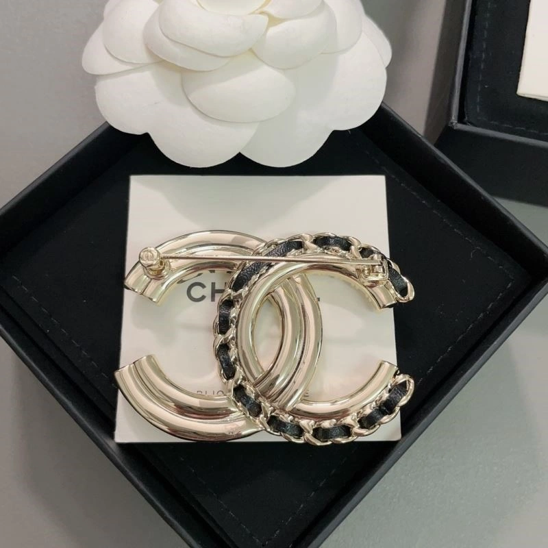 Contemporary Chanel Brooches 225513