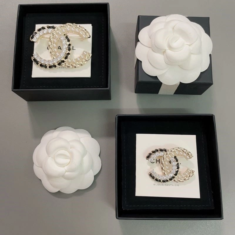 Contemporary Chanel Brooches 225513