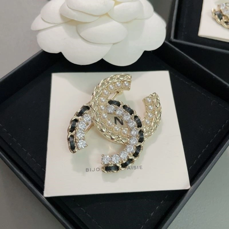 Contemporary Chanel Brooches 225513