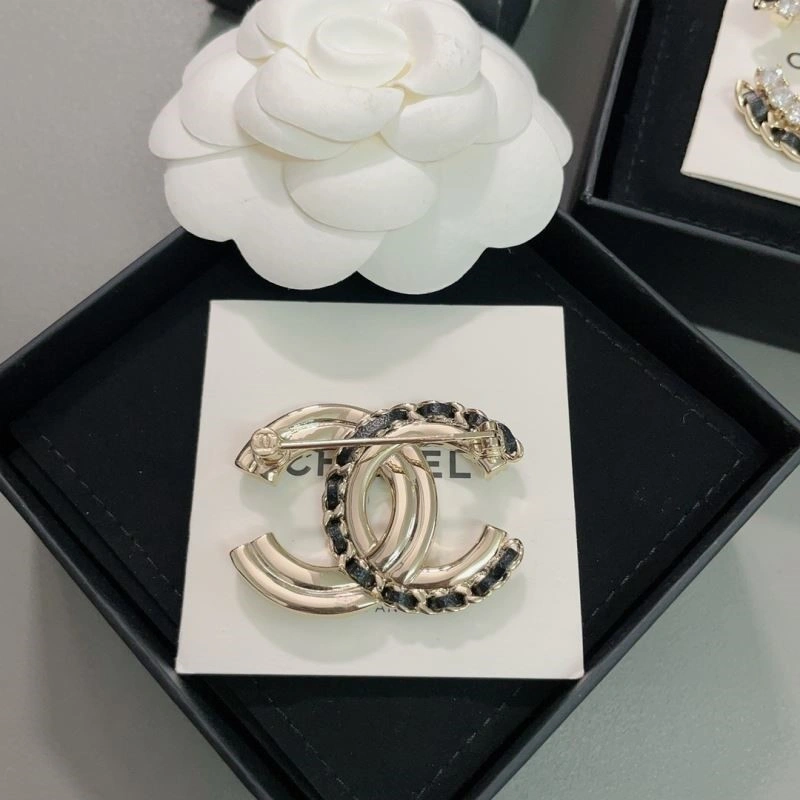Contemporary Chanel Brooches 225513