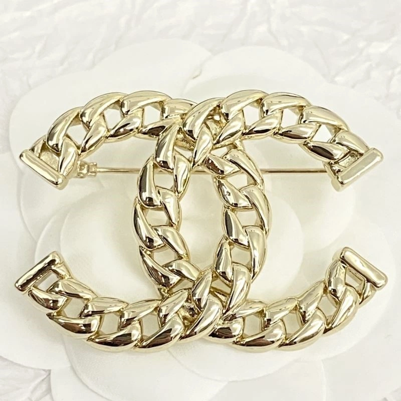 Comfortable Chanel Brooches 225500