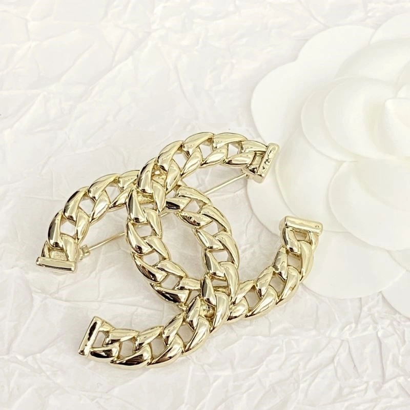 Comfortable Chanel Brooches 225500