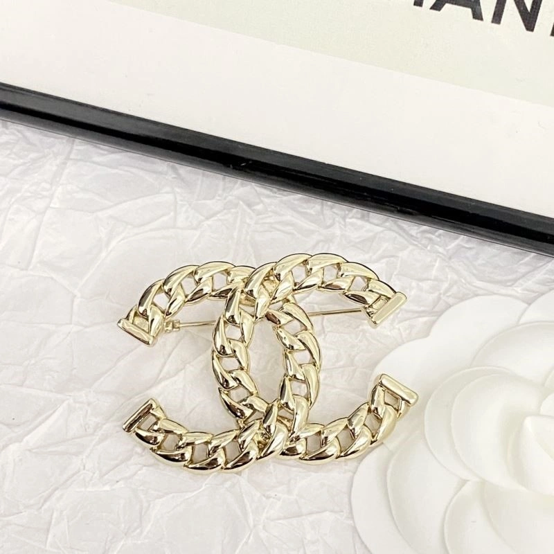Comfortable Chanel Brooches 225500