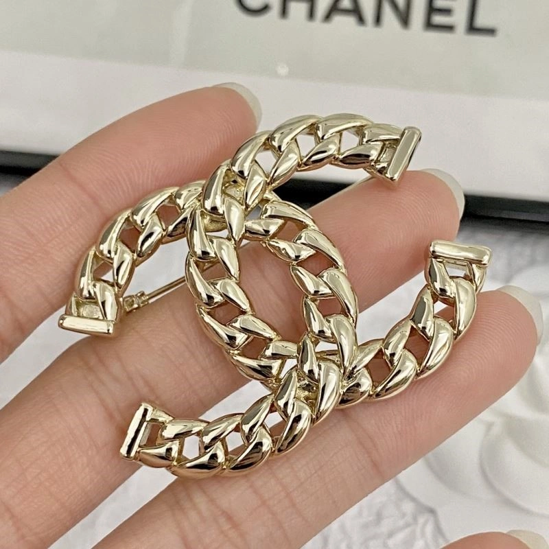 Comfortable Chanel Brooches 225500