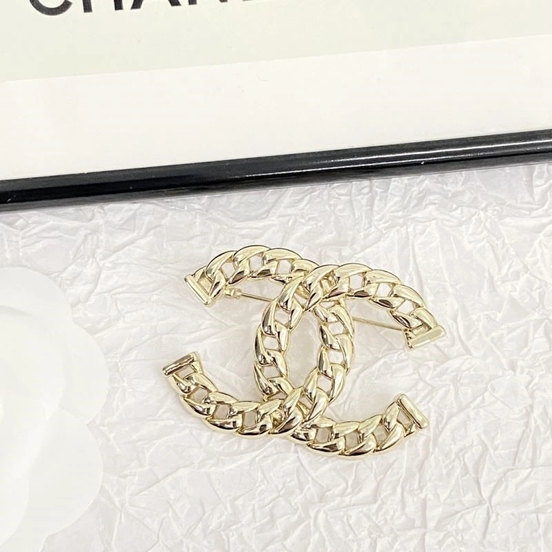 Comfortable Chanel Brooches 225500