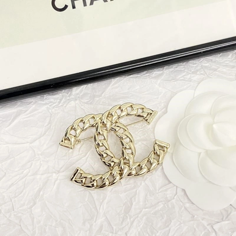 Comfortable Chanel Brooches 225500