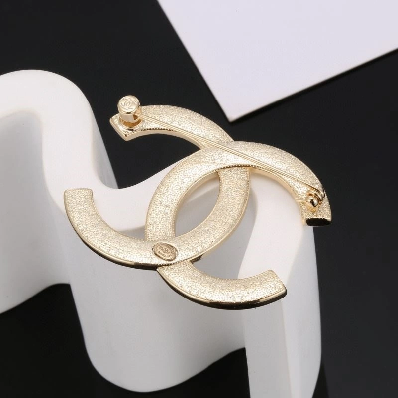 Refined Chanel Brooches 225485