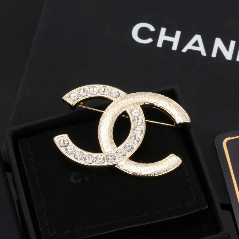 Refined Chanel Brooches 225485