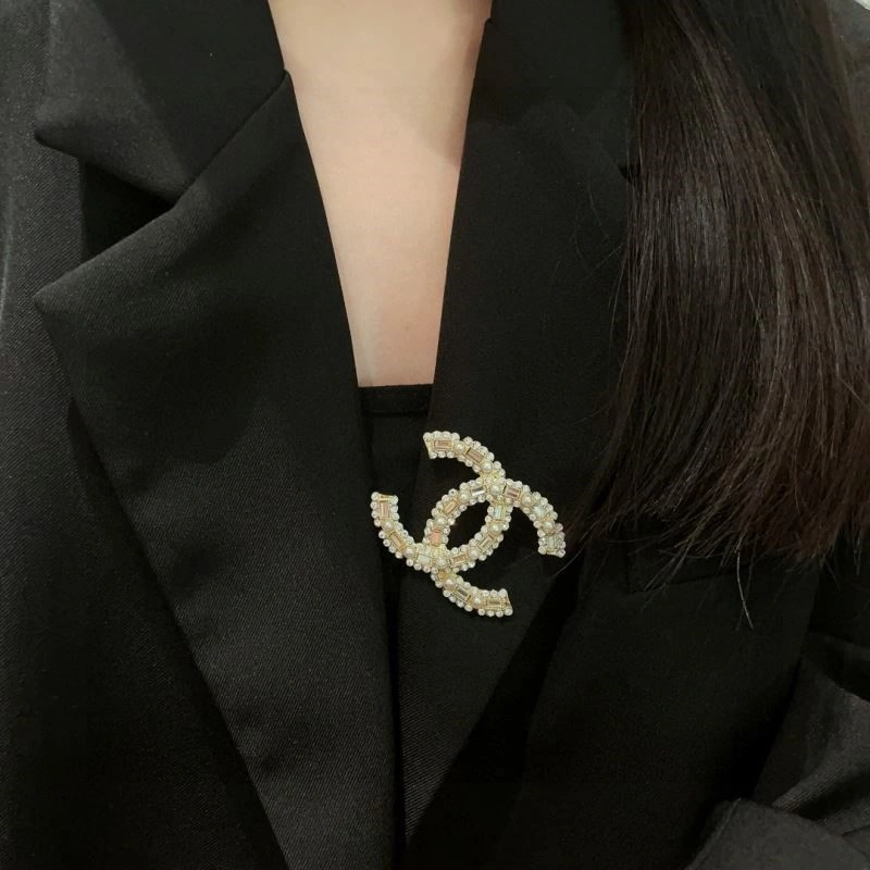 Sporty Chanel Brooches 225471