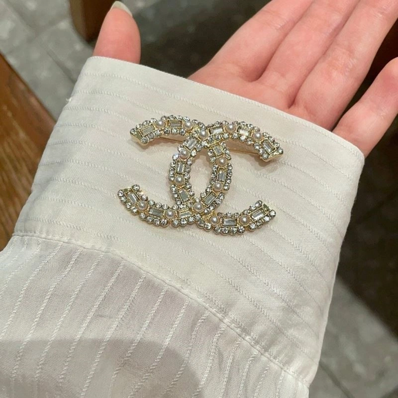 Sporty Chanel Brooches 225471