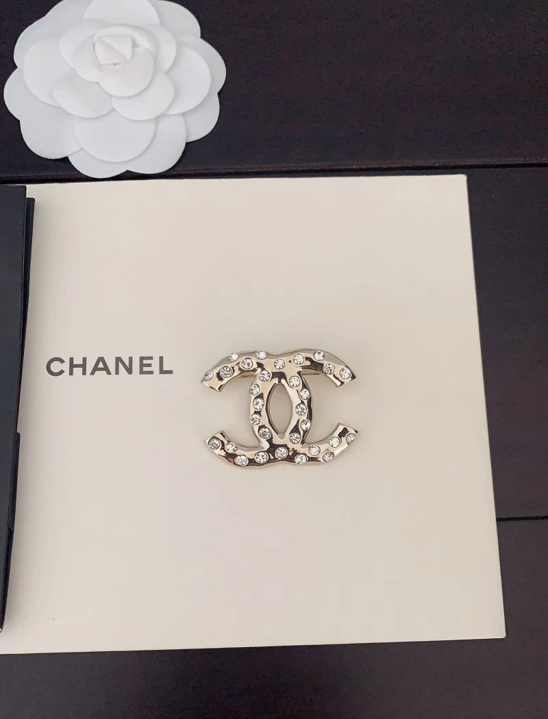 Snug Chanel Brooches 225474