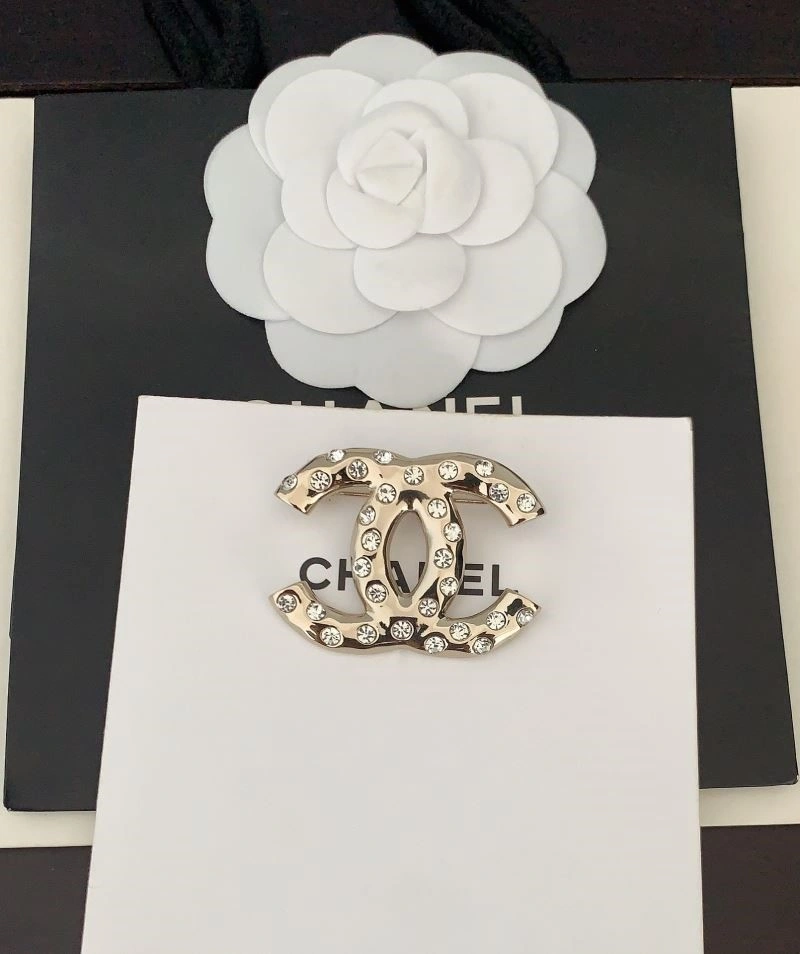 Snug Chanel Brooches 225474