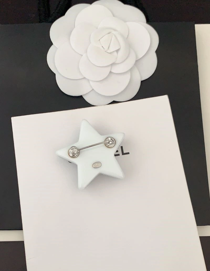 ModernLook Chanel Brooches 225467