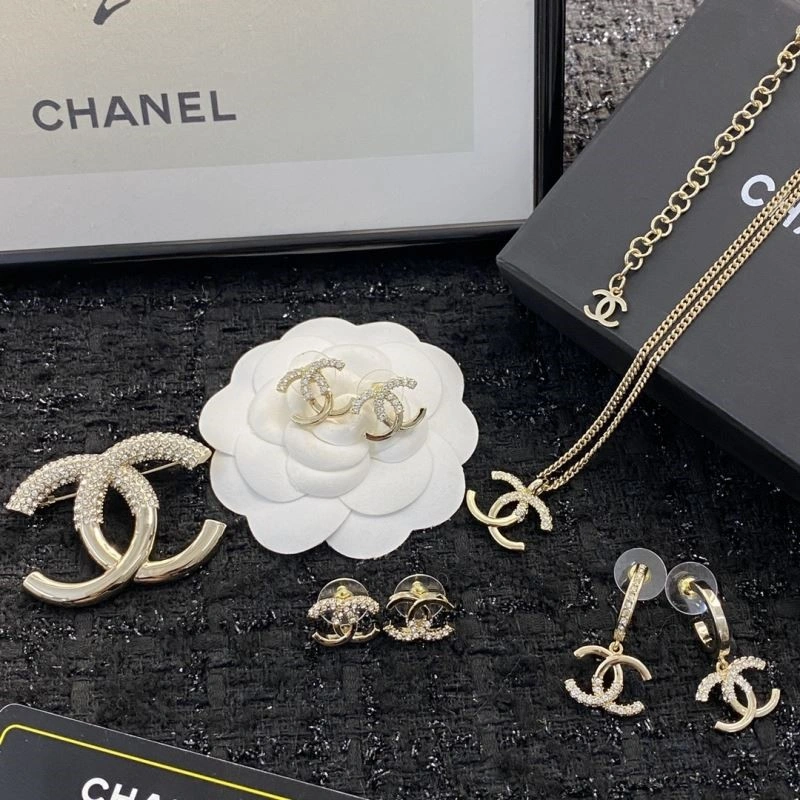 Chanel Brooches Stylish 225506