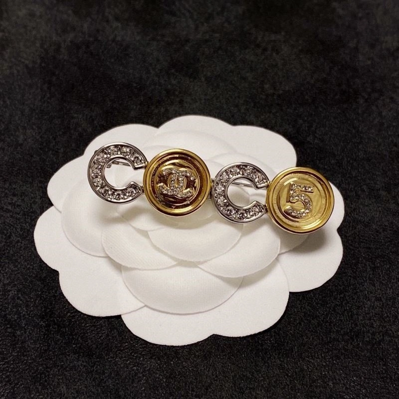 Contemporary Chanel Brooches 225448